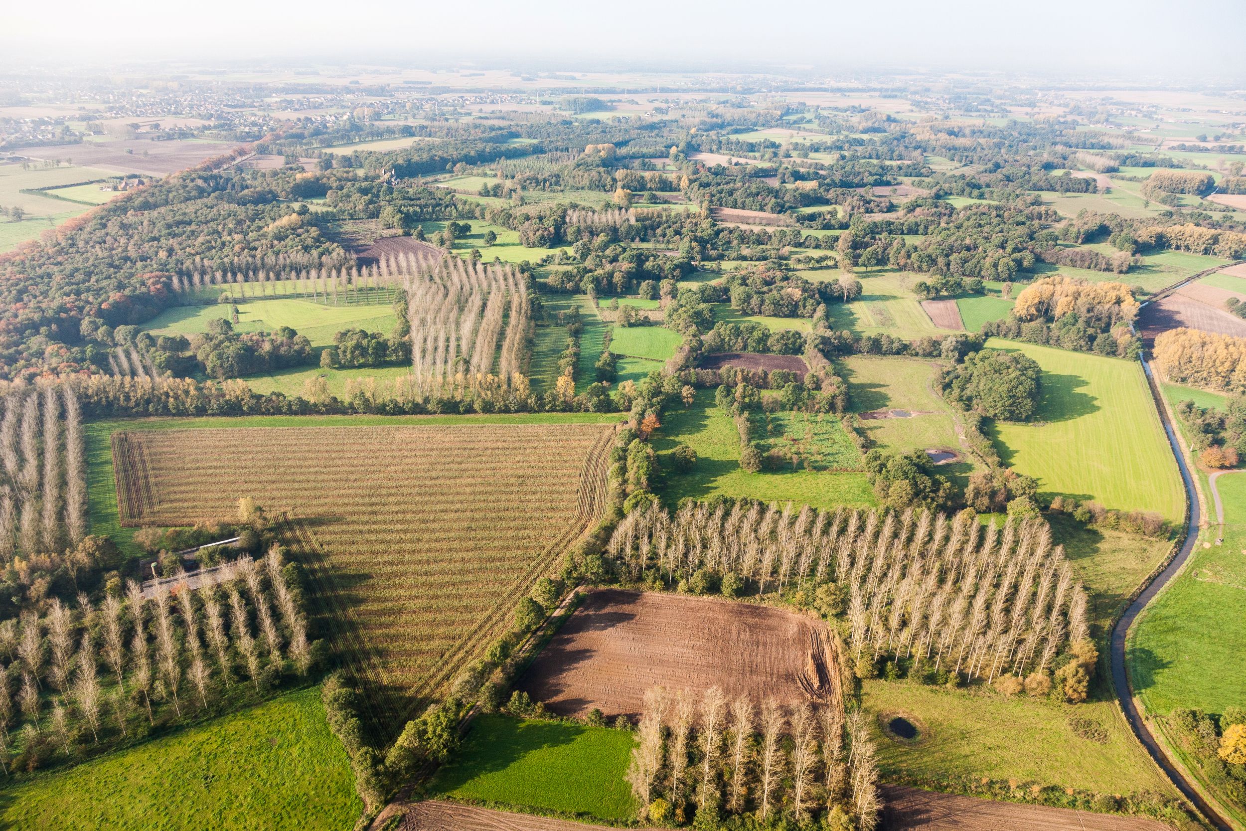 Luchtfoto met zicht op het kleinschalige landschap in het KempenBroek